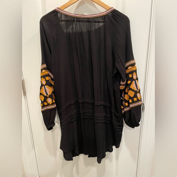 R. Vivimos Doupe Tunic in size Large - Picture 6 of 6